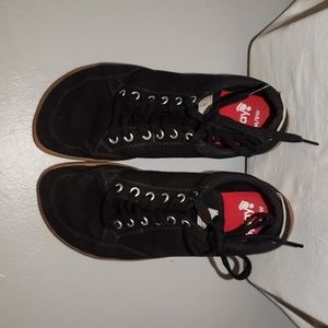 Splay Freestyles Black with Gum Soles Sz 7M/9W